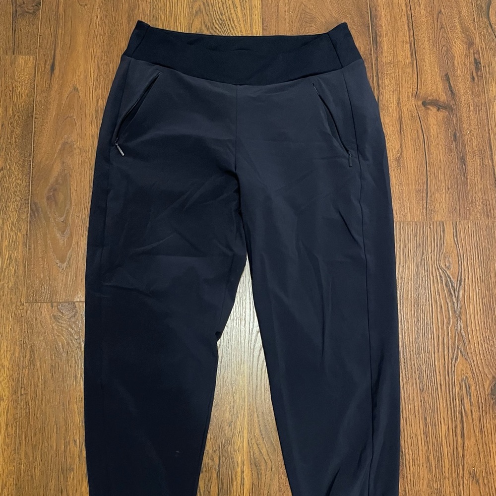 Navy athleta women’s jogger size 8.